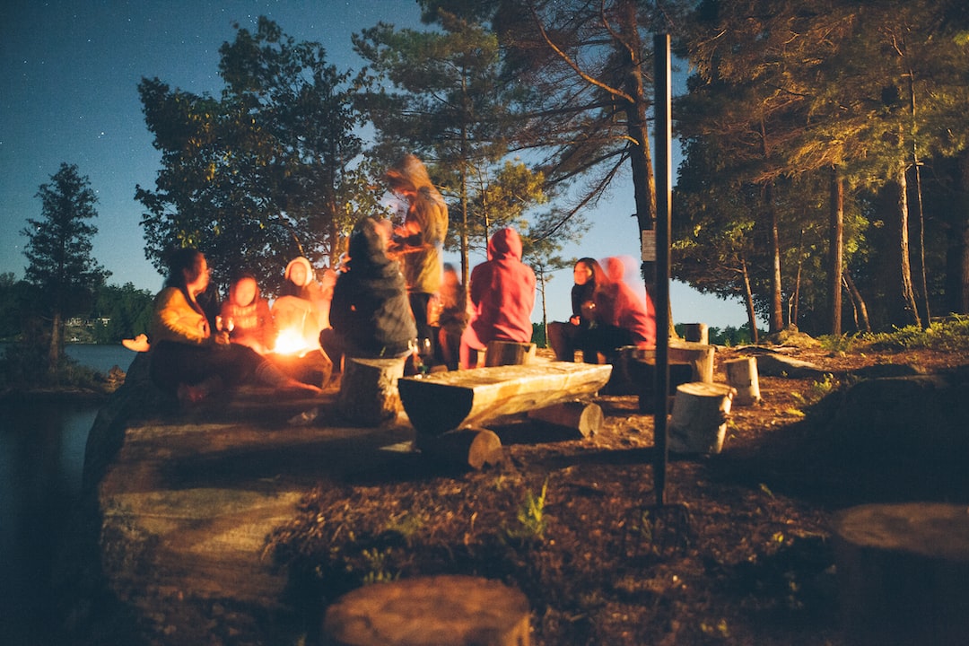 Kamp ve Doğa Malzemeleri İle Kamp Sandalyeleri ve Masaları