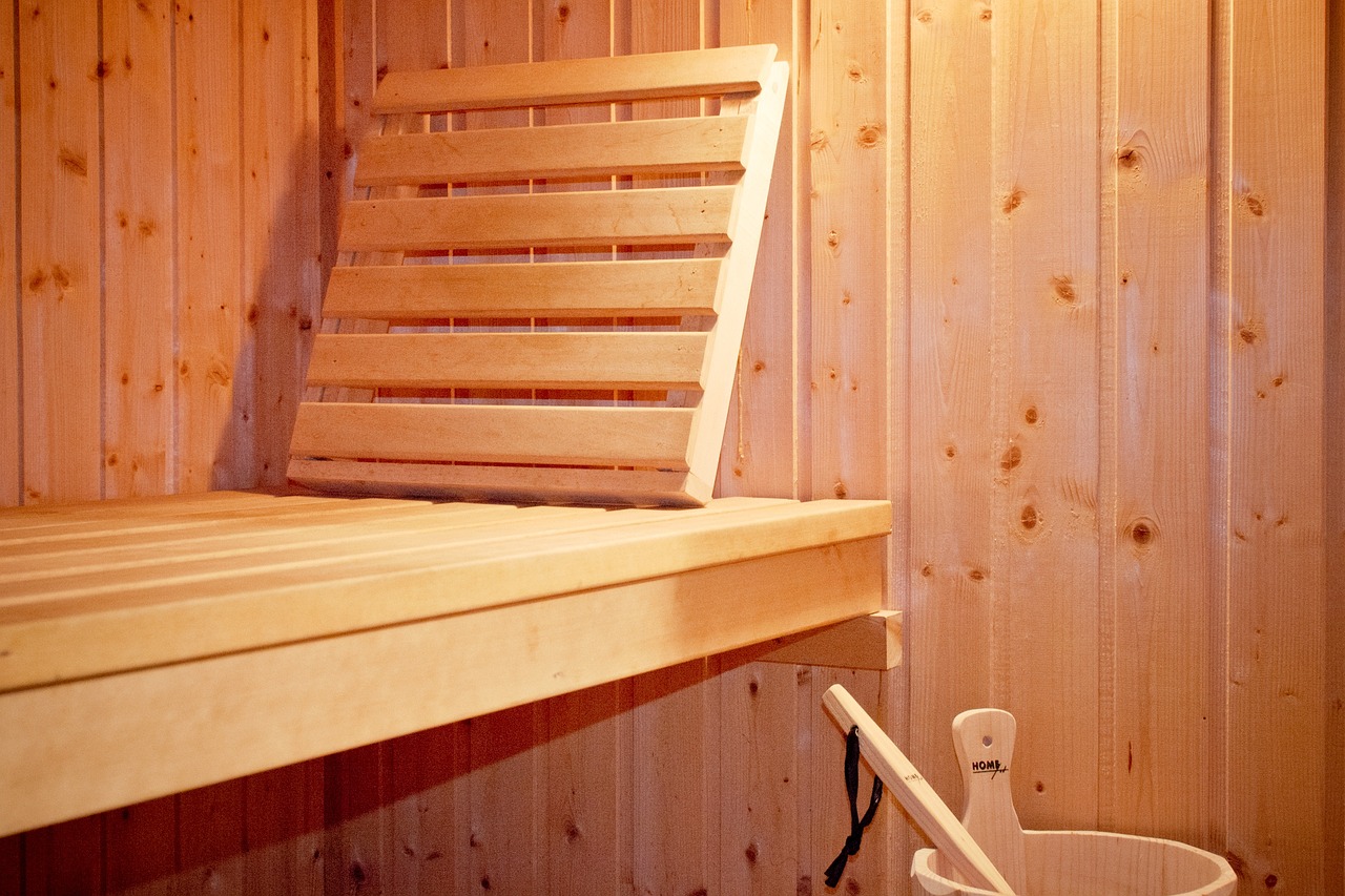 Sauna ve Buhar Banyosu:İki popüler ısınma ve rahatlama yöntemi olan sauna ve buhar banyosunun faydaları ve kullanımı tartışılacak.