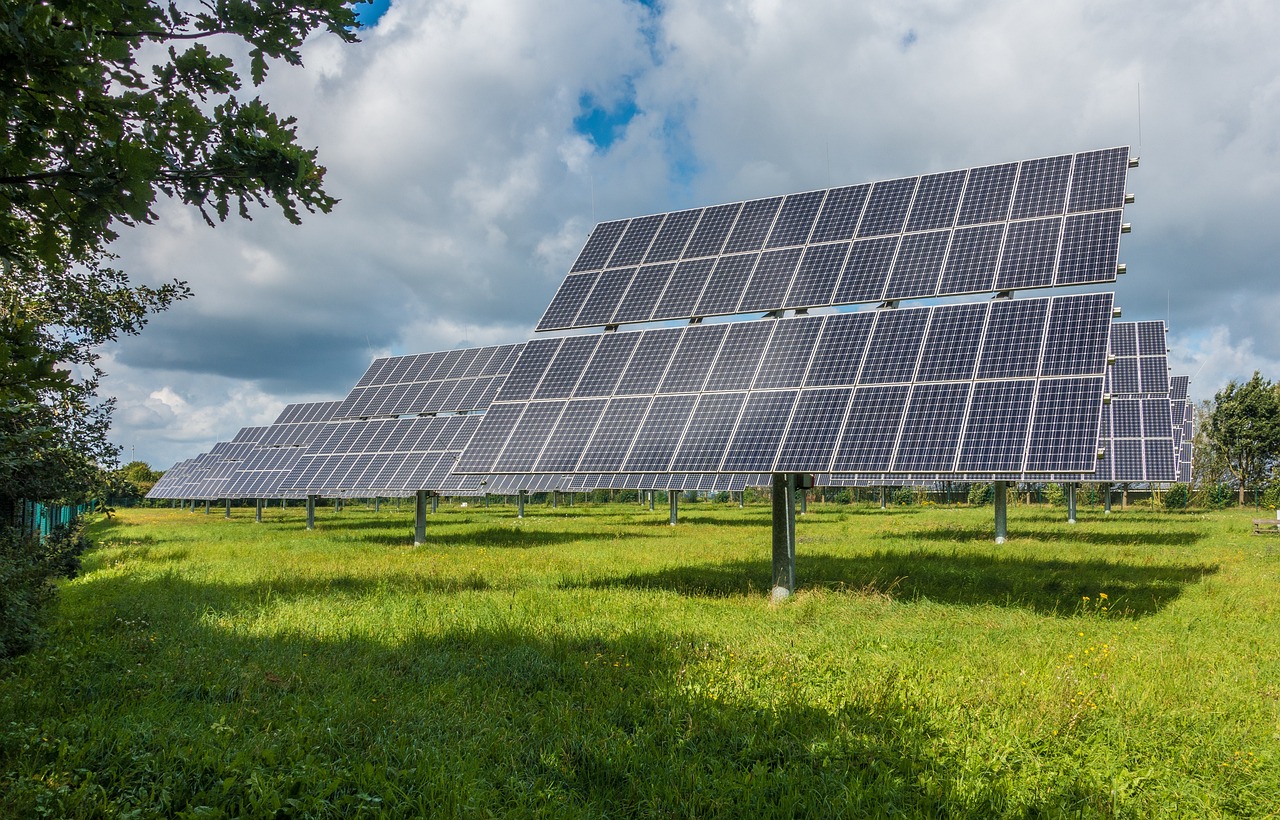 Bahçe Aydınlatmasında Güneş Enerjili Ürünlerin Kullanımı ve Avantajları